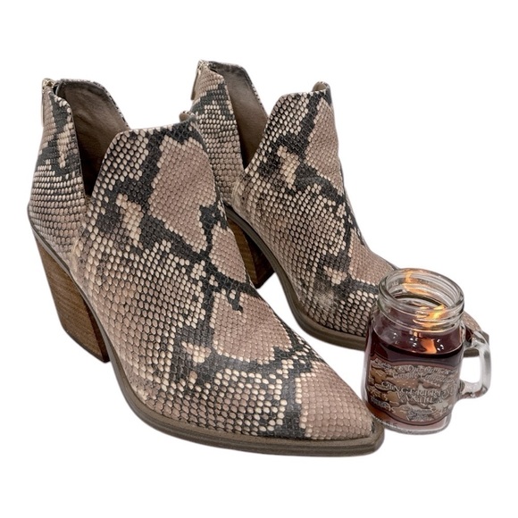 Vince Camuto Gigietta Snake Print Leather Boot woman's size 8.5 M - Picture 3 of 11